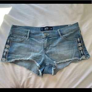 Hollister embroidered low rise short-shorts